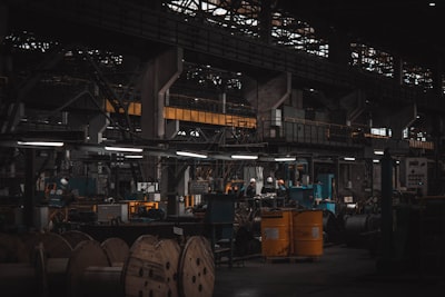 ¿Cómo puedo estimar el costo total de automatizar el control de calidad de la producción?