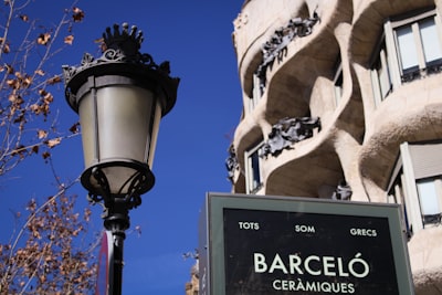 Comparación de Barcelona y Madrid: ¿Cuánto cobra Webel?