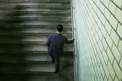 ¿Cómo se puede escalar sin contratar más personas sin interrumpir las operaciones?
