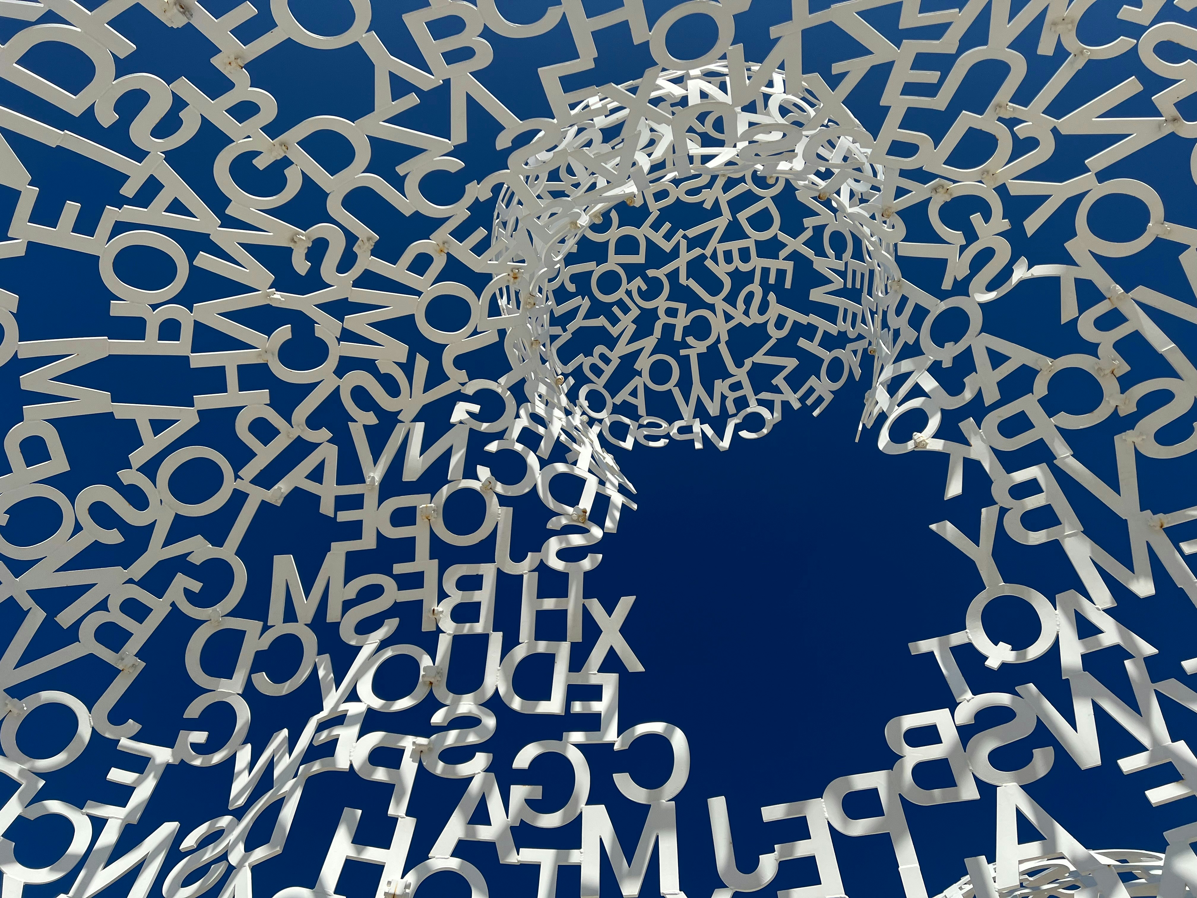 ¿AI reduce la prejuicio humano o simplemente refuerza el prejuicio oculto en los datos?

Título posible para el blog: ¿AI y prejuicios ocultos en los datos: ¿una solución o un problema adicional?