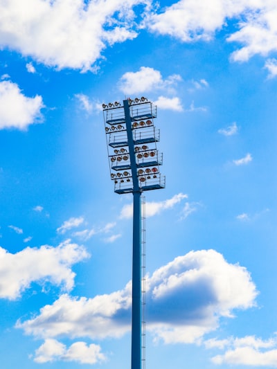 ¿Qué soluciones en la nube ofrecen optimización de costos para organizaciones deportivas en Madrid?