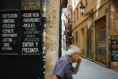 ¿Por qué es crucial el proveedor de servicios web para las pequeñas empresas en España?