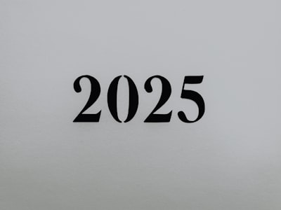 Agentes Súper AI 2025: Comparación entre Monica, GenSpark y Manus