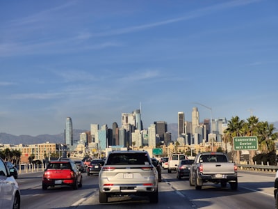 California aprobó SB 371 para recortar los costos de seguros de comparte-auto y beneficiar a conductores