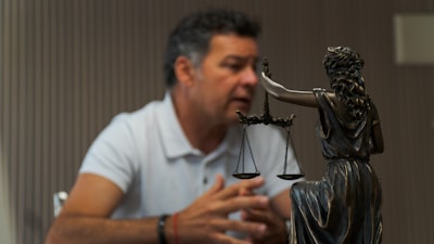 Maat: El asistente de investigación legal agente para la protección de la competencia.