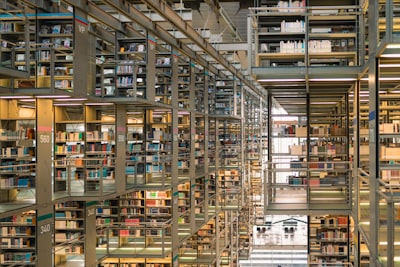 Desde la recuperación a la razonamiento: La evolución arquitectónica de los sistemas de información para grandes modelos de lenguaje