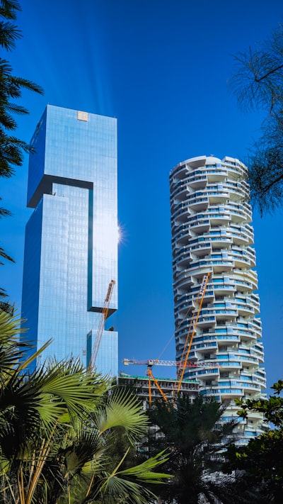 Comparación completa: empresa de desarrollo de comercio electrónico en Barcelona vs sitios web DIY