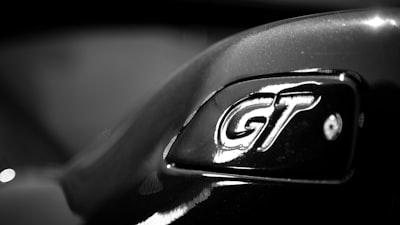 GPT-3.5 vs GPT-4o: Construyendo un Desfibrillador de Dinero