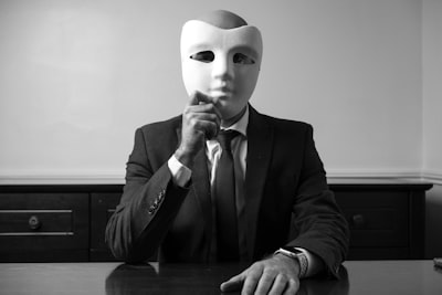 ¿Cómo protege un equipo impulsado por IA la información confidencial?