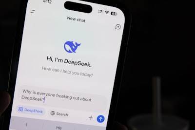 Grok AI: Una profunda exploración del chatbot maverick de xAI