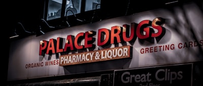 ¿Dónde puedo encontrar software de gestión de farmacias?
