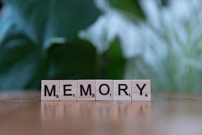 El problema con la memoria persistente de la IA: no olvida el contexto