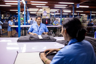 Seleccionando los principales proveedores de IA para la fabricación: Comparación general de IA