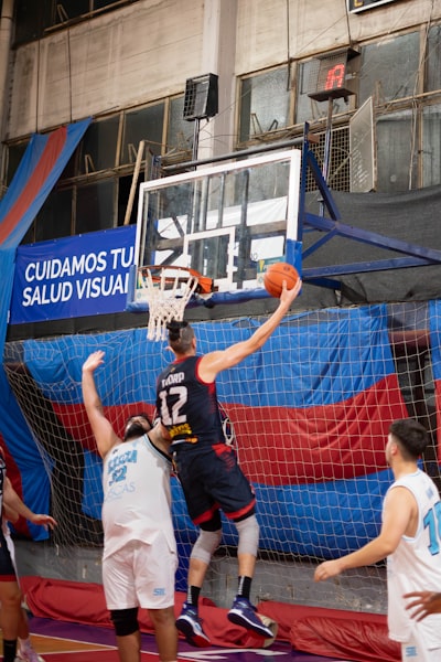 Usando Redes de Estado de Eco para Reproducir Eventos Raros en Sistemas Caóticos