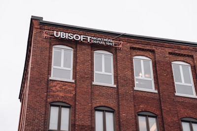 Ubisoft despide a empleado que criticó públicamente su plan de RTO