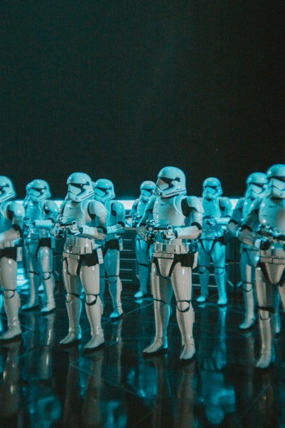 No todos los clones son iguales: Identifica envolturas inofensivas de IA versus falsificaciones maliciosas