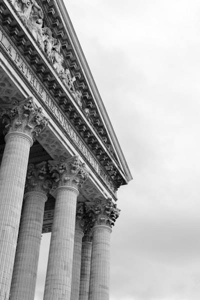 Reglas de Asociación en R: Orígenes, Aplicaciones y Estudios de Casos del Mundo Real