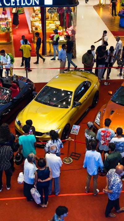 Plataforma de subasta de autos impulsada por IA en tiempo real (Xano + React vite)