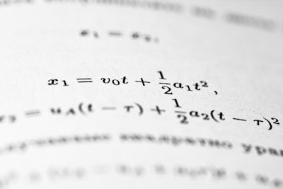 Validación de modelos de polarización: Evidencia bayesiana y razones de probabilidades para el análisis de la profundidad de Faraday