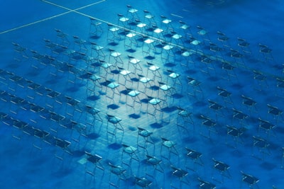 Desatar el rendimiento de la inteligencia artificial: cómo los chiplets y las redes inteligentes están democratizando el silicio personalizado por Arvind Sundararajan