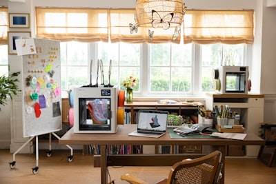 Mejora tu espacio de trabajo en casa: 25 ideas de regalo para el trabajador remoto moderno