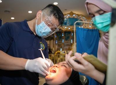 La realidad del SEO dental en 2025: Por qué tu práctica es invisible (y cómo Mangools lo soluciona)