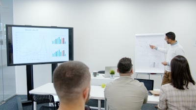 Cómo implementar un programa de gestión personalizado en el sector fintech: Guía de 5 pasos