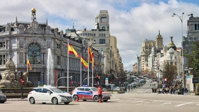 Maximice ROI con soluciones de software personalizadas en el sector automotriz español 2024