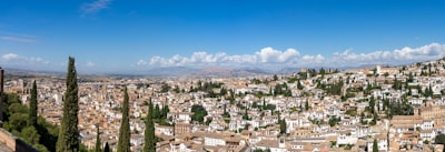 Mejores 15 empresas para locuciones multilingües de Inteligencia Artificial en Granada