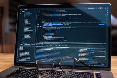 Las mejores 5 herramientas para monitorear código generado por IA en entornos de producción