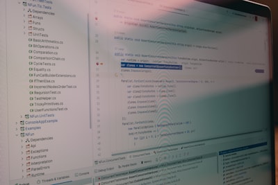 Orquestación de anotaciones de IA: Evaluación de verificadores LLM para mejorar la calidad de las anotaciones LLM en análisis de aprendizaje