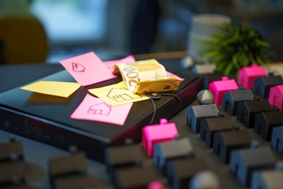  ¿Cómo puede la gerencia asegurar la adopción de cómo automatizar tareas en lugar de contratar?