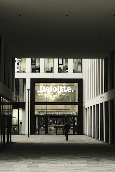 Deloitte suena la alarma a medida que la implementación de agentes de IA supera los marcos de seguridad