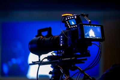 ¿Cuáles son los casos de uso comunes de servicios de producción de video de IA?
